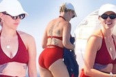 "Góa phụ đen" Scarlett Johansson diện bikini lộ bụng ngấn mỡ vẫn gợi cảm