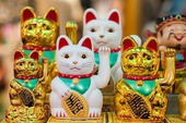 Câu chuyện thú vị về nguồn gốc ra đời tượng mèo Maneki-neko may mắn nổi tiếng của Nhật Bản