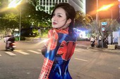 Ngắm màn cosplay Spider-man "khó thở" của hot girl 10X, đi chơi Halloween tự tin nổi bật nhất phố