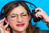 Đeo tai nghe nhiều có tác hại gì không?