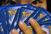 Trộm thẻ bài Pokémon, một cán bộ cơ quan chức năng  bị bắt, đối diện với án tù đáng xấu hổ!