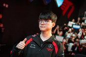 Faker có một fan cứng với profile "cực khủng"