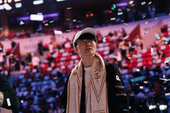 Faker "phá lệ" lần đầu tiên trong sự nghiệp, còn "outplay" cả fan T1