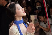Mỹ nữ đứng ăn giữa đường khiến cả triệu người xao xuyến, biết mặt mộc mới bất ngờ