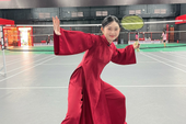 Diện áo dài chơi cầu lông, hot girl khiến anh em game thủ thích thú với bộ ảnh Tết độc đáo
