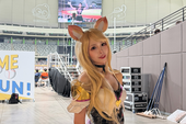 Chị gái Oner bất ngờ cosplay Ahri K/DA đầy quyến rũ