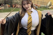Hóa thân thành nữ sinh Hogwarts sở hữu vóc dáng chuẩn đồng hồ cát, hot girl hút tương tác