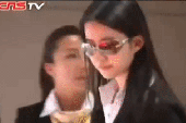 Lưu Diệc Phi đẹp chấn động đi ngang qua triển lãm ô tô chốt luôn siêu xe 17 tỷ, còn tặng vàng ồ ạt