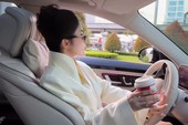 Vừa lái xe, vừa "sống ảo" quay video, hot girl bị CĐM chỉ trích nặng nề