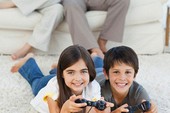 Trẻ em chơi game online học càng giỏi?