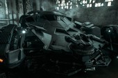 Đạo diễn Zack Snyder để lộ hình ảnh Batmobile trong Batman vs Superman