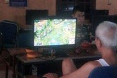 Game thủ Việt xôn xao với bức ảnh cụ ông 60 vẫn chơi Liên Minh Huyền Thoại