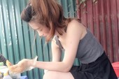 Hot girl bánh tráng trộn tại Hà Nội gây sốt cộng đồng mạng