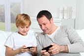 Nam giới trưởng thành thường là "đại gia" trong game mobile