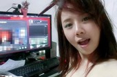 Sốt với nữ game thủ chỉ mặc mỗi khăn tắm khi stream DOTA 2