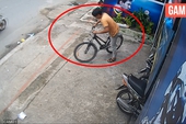 Bất ngờ với clip đối tượng ăn trộm xe đạp tại quán Net