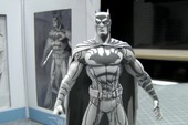 Kì lạ mô hình Batman nhìn như tranh vẽ chì 2D