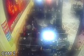 Kẻ trộm cắp linh kiện tại quán game lộ tẩy vì camera ghi hình