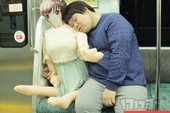 Khâm phục thanh niên Nhật Bản hẹn hò cùng "búp bê khí"