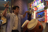 Màn trình diễn siêu hài của game thủ Nhật "lên đồng"