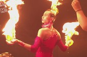 Game thủ DOTA 2 dạy làm ảo thuật với lửa để cosplay Lina