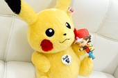 Nhanh tay đặt mua thú nhồi bông Pikachu có giá ... gần 10 triệu đồng