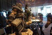 Warcraft: Phim chưa ra mắt, đồ chơi đã tràn ngập