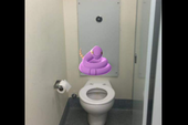 Game thủ thế giới thi nhau đăng ảnh bắt Pokemon Go trong... nhà vệ sinh