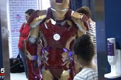 Cảm động cảnh sát cosplay Iron Man để động viên em bé mắc bệnh nan y
