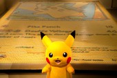 Xuất hiện thẻ bài Pokemon lớn nhất thế giới