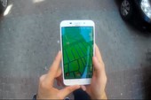 Top smartphone pin khủng, giá lại rẻ thích hợp chiến Pokemon GO