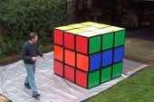 Shock trước món đồ chơi Rubik to khổng lồ