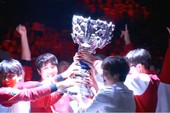 Thua trong ván đấu chung kết dài nhất lịch sử, SKT T1 vẫn đăng quang CKTG Liên Minh Huyền Thoại mùa 6