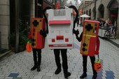 Choáng với máy điện tử 4 nút chạy rông giữa đường phố Nhật Bản