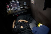 Những người khốn khổ trong quán cafe Internet: Mặt tối của xã hội Nhật Bản