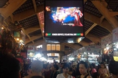 Ngỡ ngàng khi trailer game online bất ngờ xuất hiện giữa chợ Bến Thành