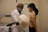 Nhật ký: Câu chuyện về nữ streamer chấp nhận "bơm ngực" để thu hút người xem