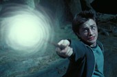 Để kỷ niệm 20 năm ra mắt Harry Potter, Facebook quyết định đổi màu tên những từ khóa liên quan đến trường Hogwarts