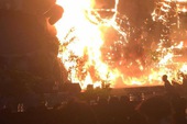 Nghệ sĩ và khách mời bỏ chạy tán loạn khi sân khấu "Kong: Skull Island" tại Sài Gòn bất ngờ bốc cháy