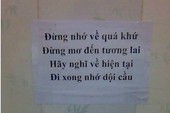 Khách đi WC xong không dội nước, chủ quán net lẳng lặng dán lên tường bài thơ khiến tất cả phải răm rắp nghe theo