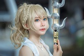 Cosplay nàng công chúa Lunafreya bạc mệnh trong Final Fantasy XV