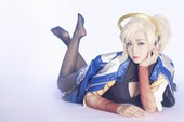 Tuyệt vời cosplay nữ tướng Mercy cực gợi cảm trong Overwatch