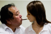 Choáng với những người đàn ông Nhật Bản thề không yêu con gái thật, nguyện cưới búp bê làm vợ