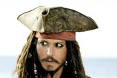 Tài tử Johnny Depp chơi trội, chi hàng tỷ đồng thuê người chỉ để... mớm lời cho anh trên phim trường