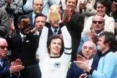 Beckenbauer World Legend: "Hoàng đế" chính là CB hoàn hảo nhất của FIFA Online 3