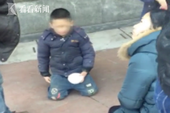 Nạp hơn 10 triệu vào game giống Liên Quân Mobile, cậu bé 6 tuổi bị phạt quỳ giữa đường