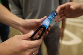 Tận mắt chứng kiến smartphone màn hình gập FlexPai của Royole, sẽ ra mắt trước cả Màn hình Dẻo Vô cực của Samsung