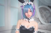 Lại bỏng mắt với cosplay nàng hầu Rem cực gợi cảm trong Re:Zero