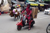 Gã lính đánh thuê Deadpool khi sang Việt Nam cũng phải làm shipper kiếm cơm đấy!