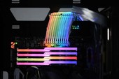 Cáp nguồn RGB siêu ấn tượng của Lian Li, giờ đây bộ máy không chỗ nào là không phát sáng cả